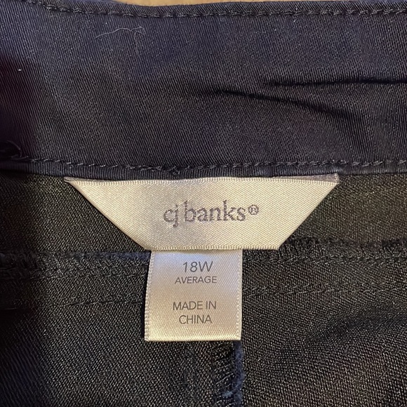 Navy capris - Picture 4 of 7